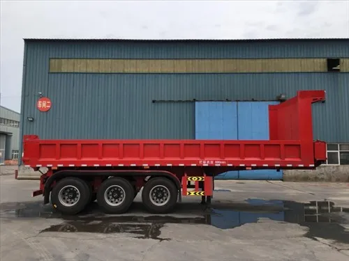 Semi-reboque basculante de três eixos